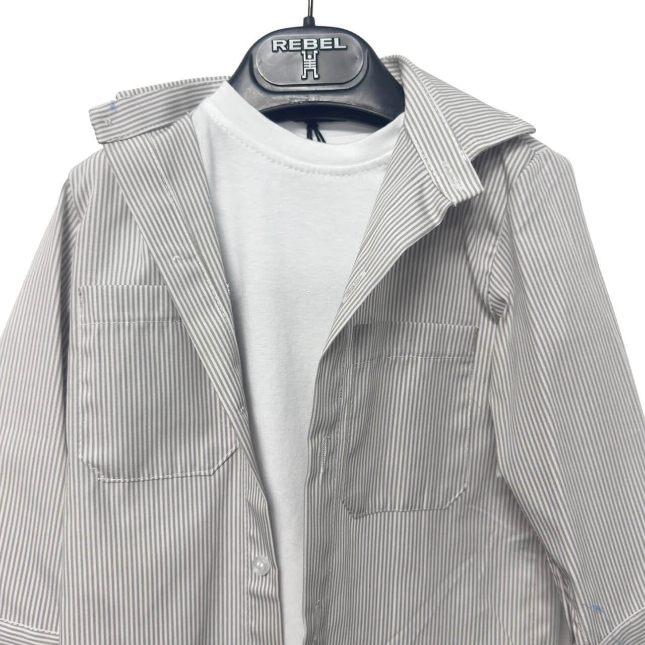 Completo – Camicia a Righe + T-shirt Bianca