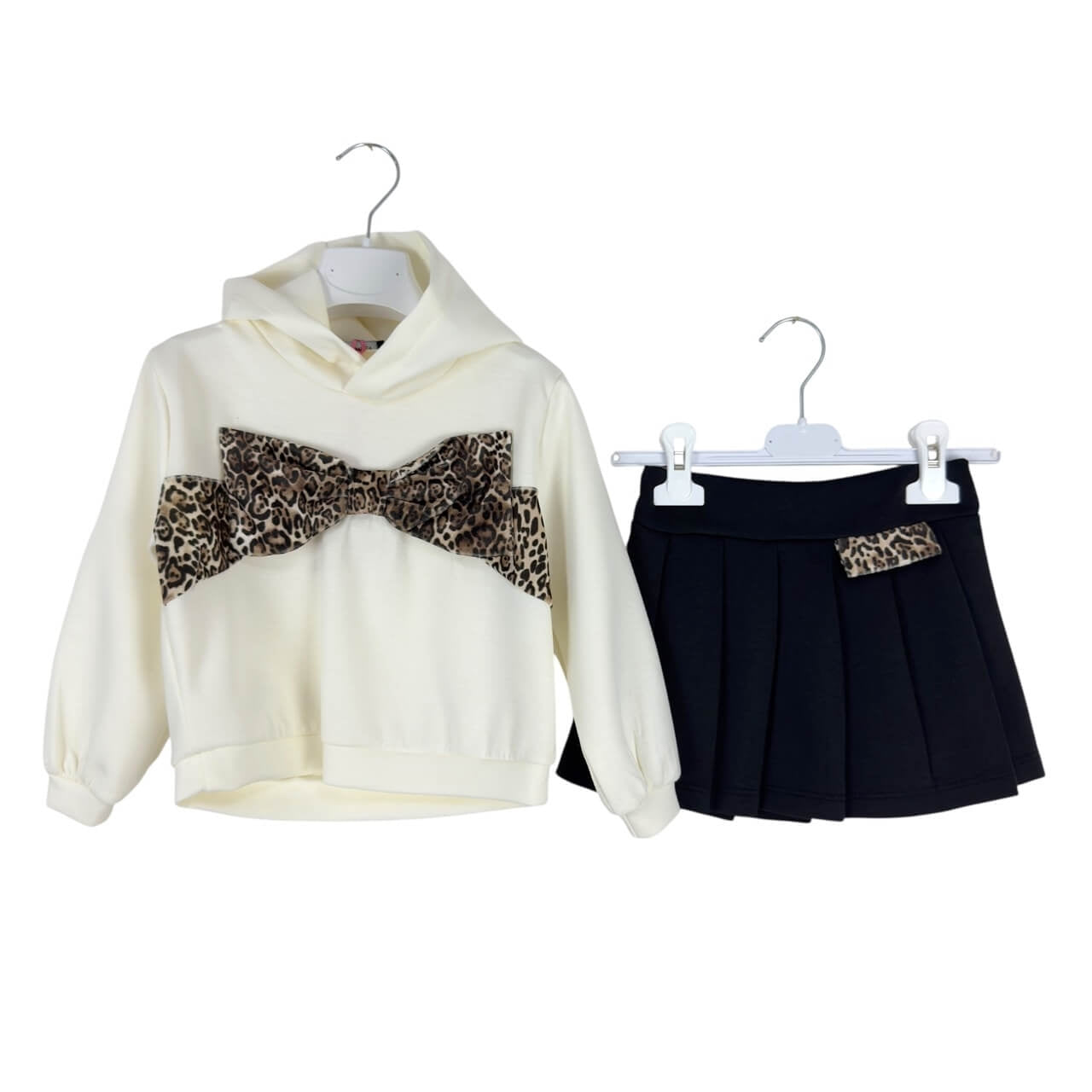 Completo Bambina 2 Pezzi – Felpa con Cappuccio e Gonna a Pieghe