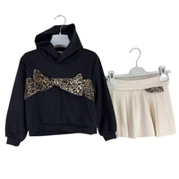 Completo Bambina 2 Pezzi – Felpa con Cappuccio e Gonna a Pieghe